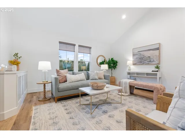 $699,000 | 14249 Holcomb Boulevard, Oregon City, OR 97045