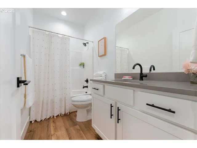 $699,000 | 14249 Holcomb Boulevard, Oregon City, OR 97045