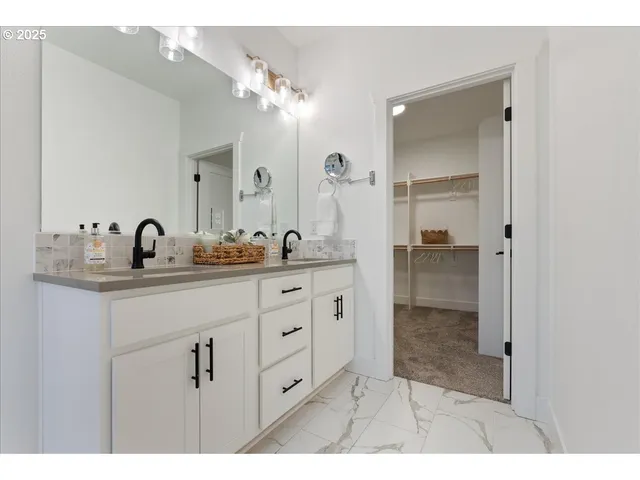 $699,000 | 14249 Holcomb Boulevard, Oregon City, OR 97045