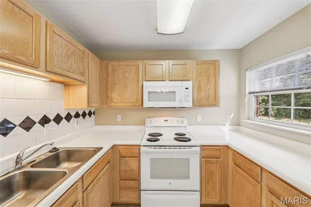 $164,000 | 450 Benton Drive, Unit E, St. Peters, MO 63376