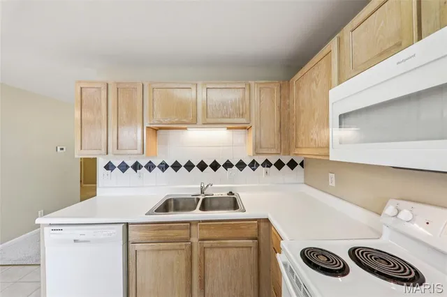 $164,000 | 450 Benton Drive, Unit E, St. Peters, MO 63376