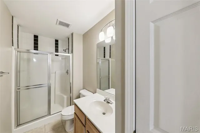 $164,000 | 450 Benton Drive, Unit E, St. Peters, MO 63376