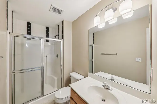 $164,000 | 450 Benton Drive, Unit E, St. Peters, MO 63376