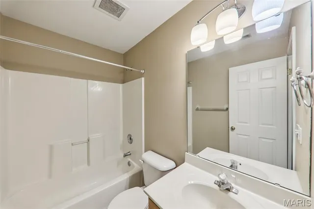 $164,000 | 450 Benton Drive, Unit E, St. Peters, MO 63376