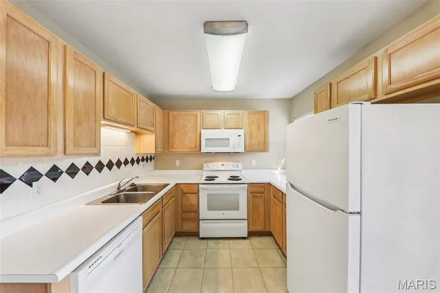 $164,000 | 450 Benton Drive, Unit E, St. Peters, MO 63376