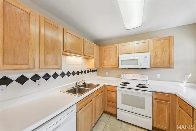 $164,000 | 450 Benton Drive, Unit E, St. Peters, MO 63376