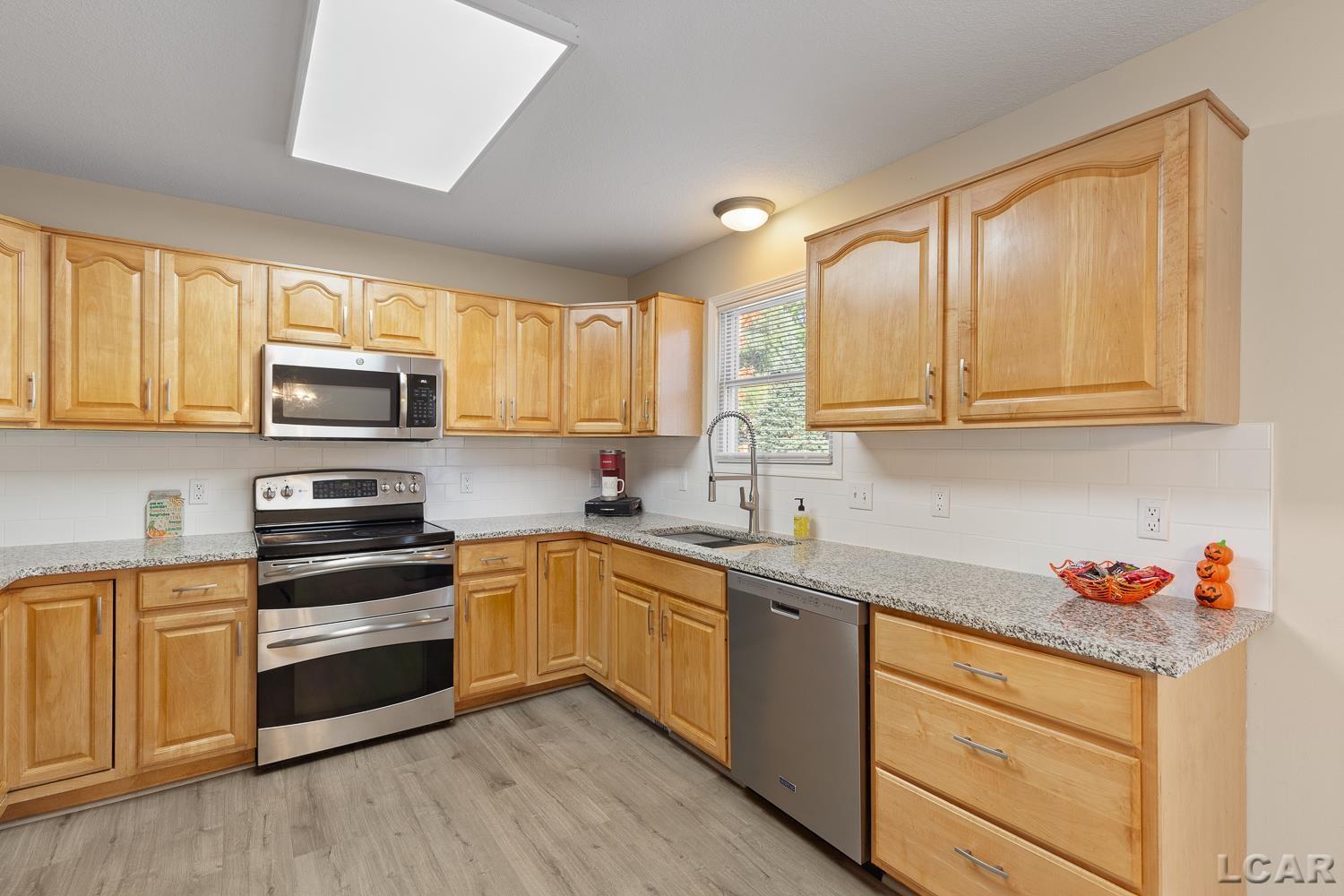 3126 Cobblestone Ridge Tecumseh, MI 49286 - Photo 10 of 57 50192145-d1973309-bcd6-49ab-90bc-8d2c02212b85.JPG