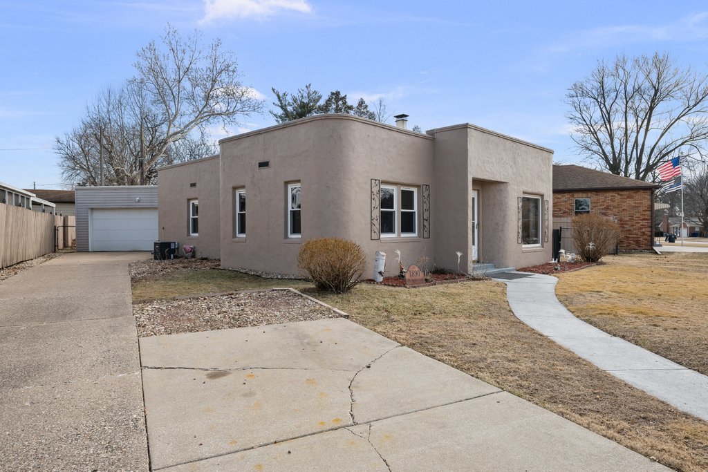 1890 24th Ave Court Moline, IL 61265 - Photo 2 of 29