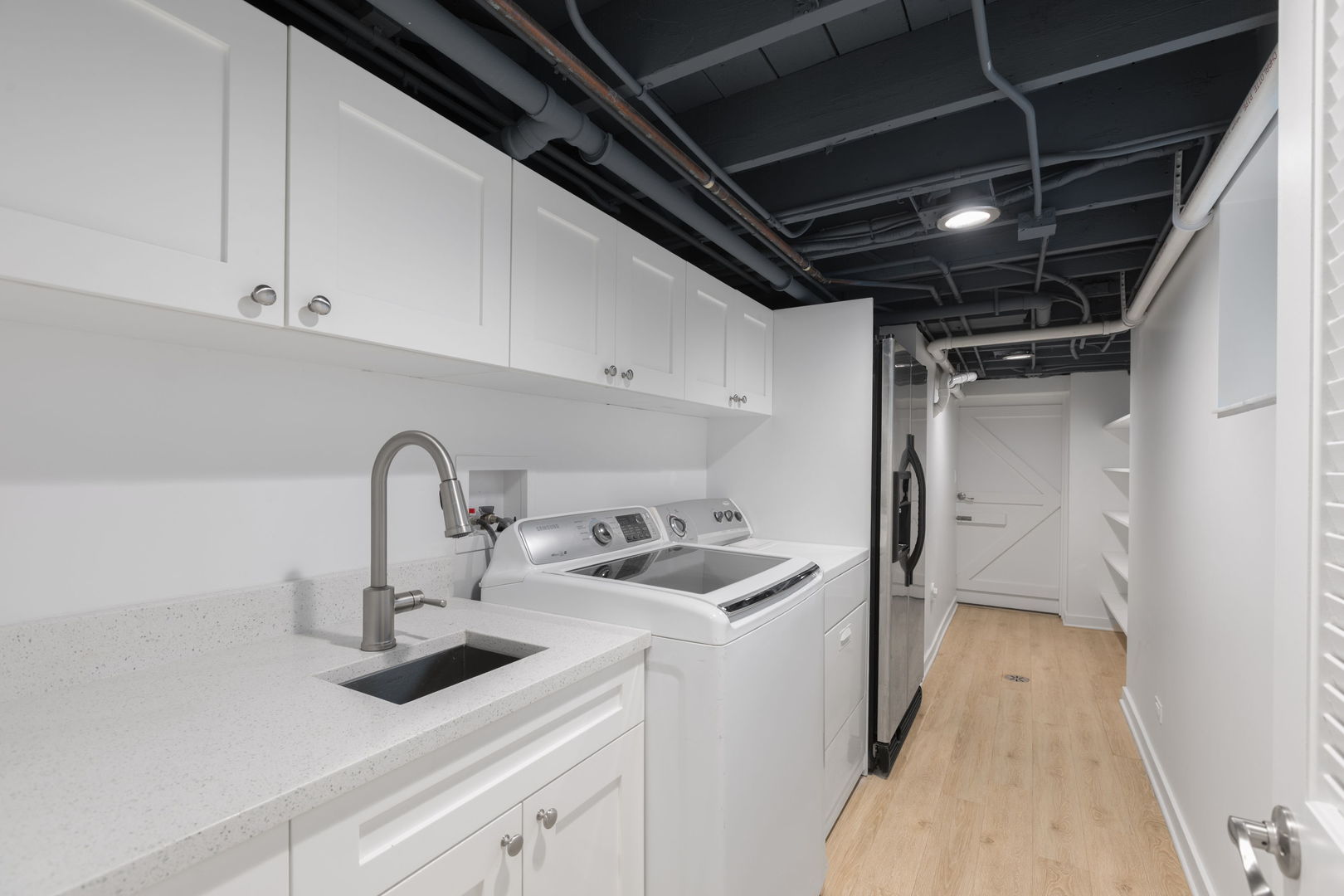 331 Granby Road Lake Forest, IL 60045 - Photo 19 of 23 a kitchen with sink a faucet and appliances
