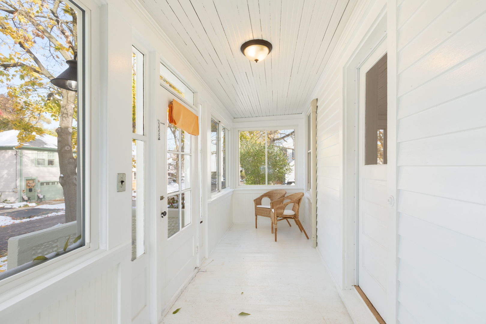 331 Granby Road Lake Forest, IL 60045 - Photo 3 of 23 a living room with furniture and a window