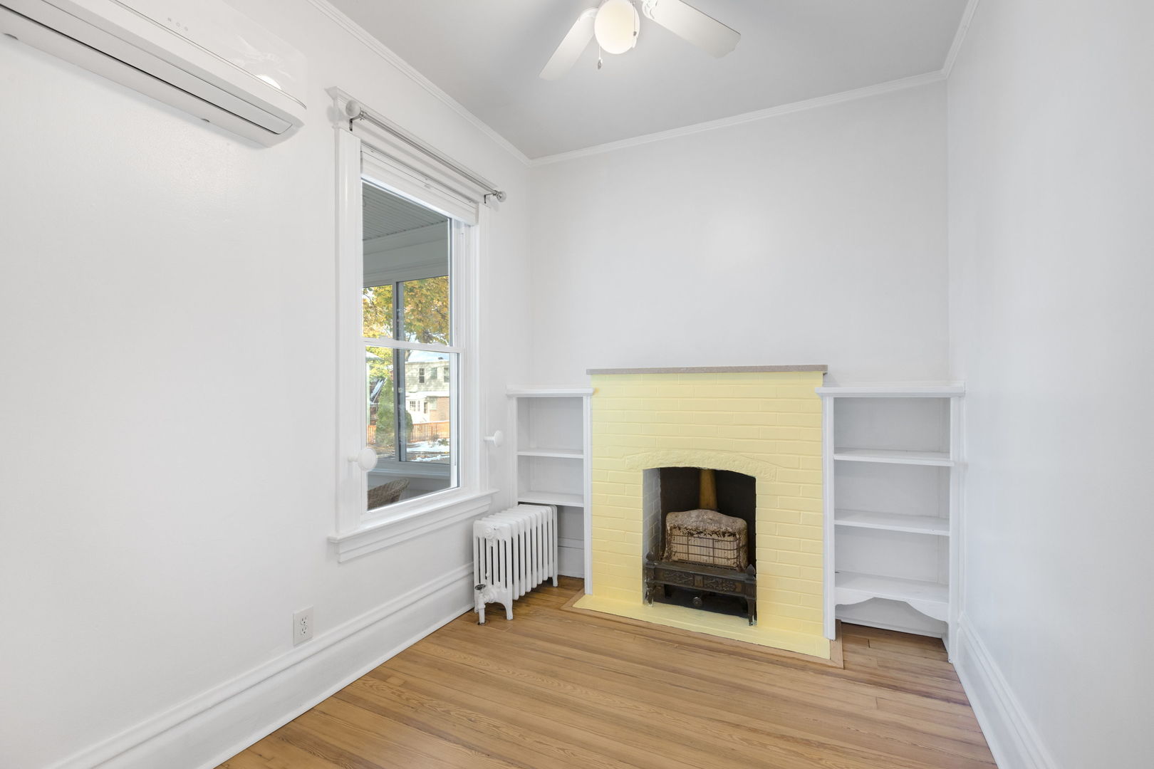 331 Granby Road Lake Forest, IL 60045 - Photo 6 of 23 a view of a livingroom with a fireplace and window