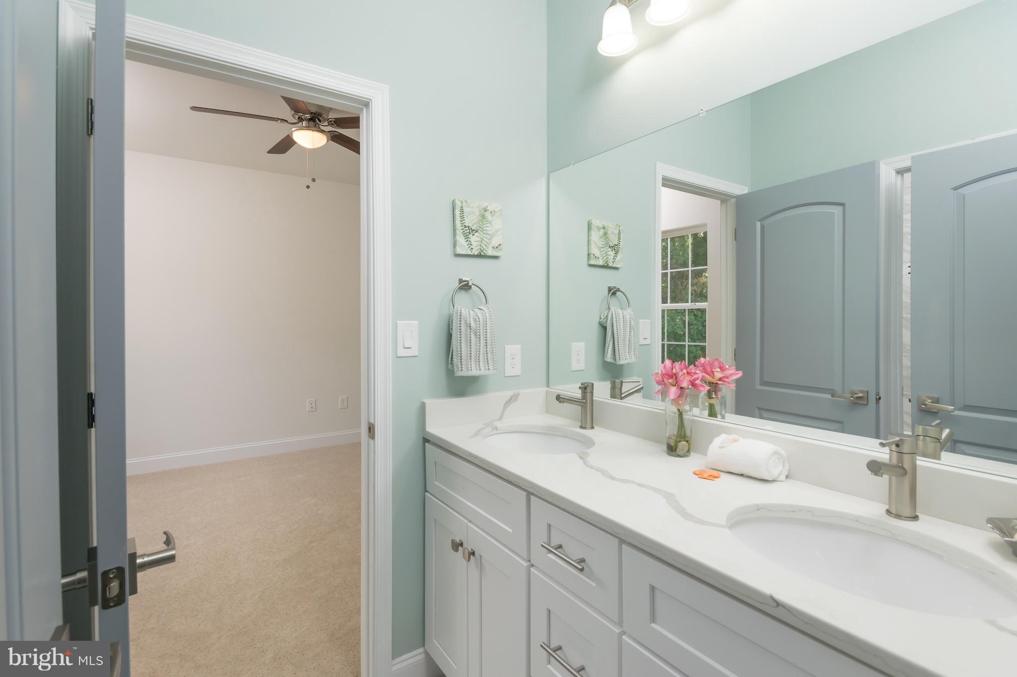 7817 Fordson Road Alexandria, VA 22306 - Photo 22 of 29 Jack & Jill Bath