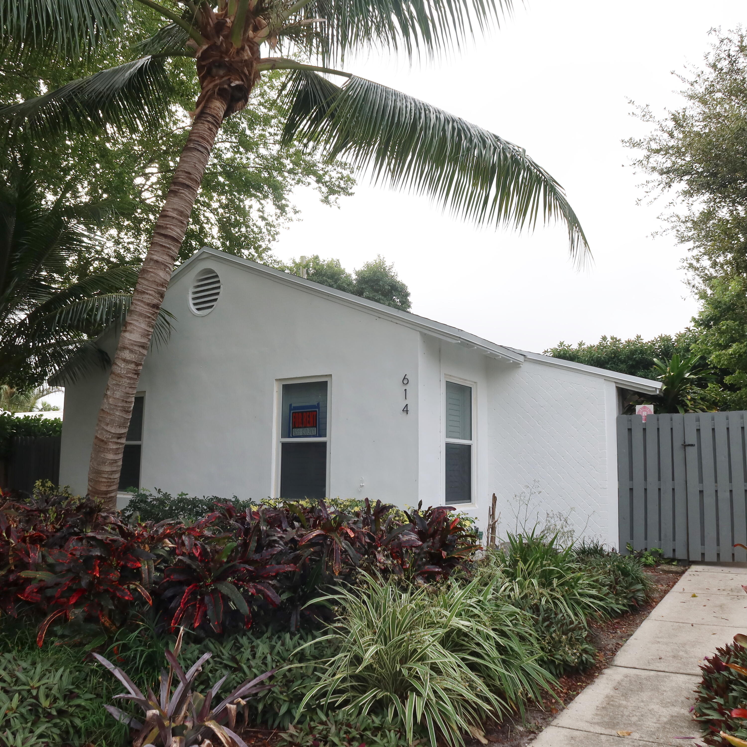 614 Palm Street, Unit 1 West Palm Beach, FL 33401 - Photo 17 of 17 a front view of house with yard and trees around