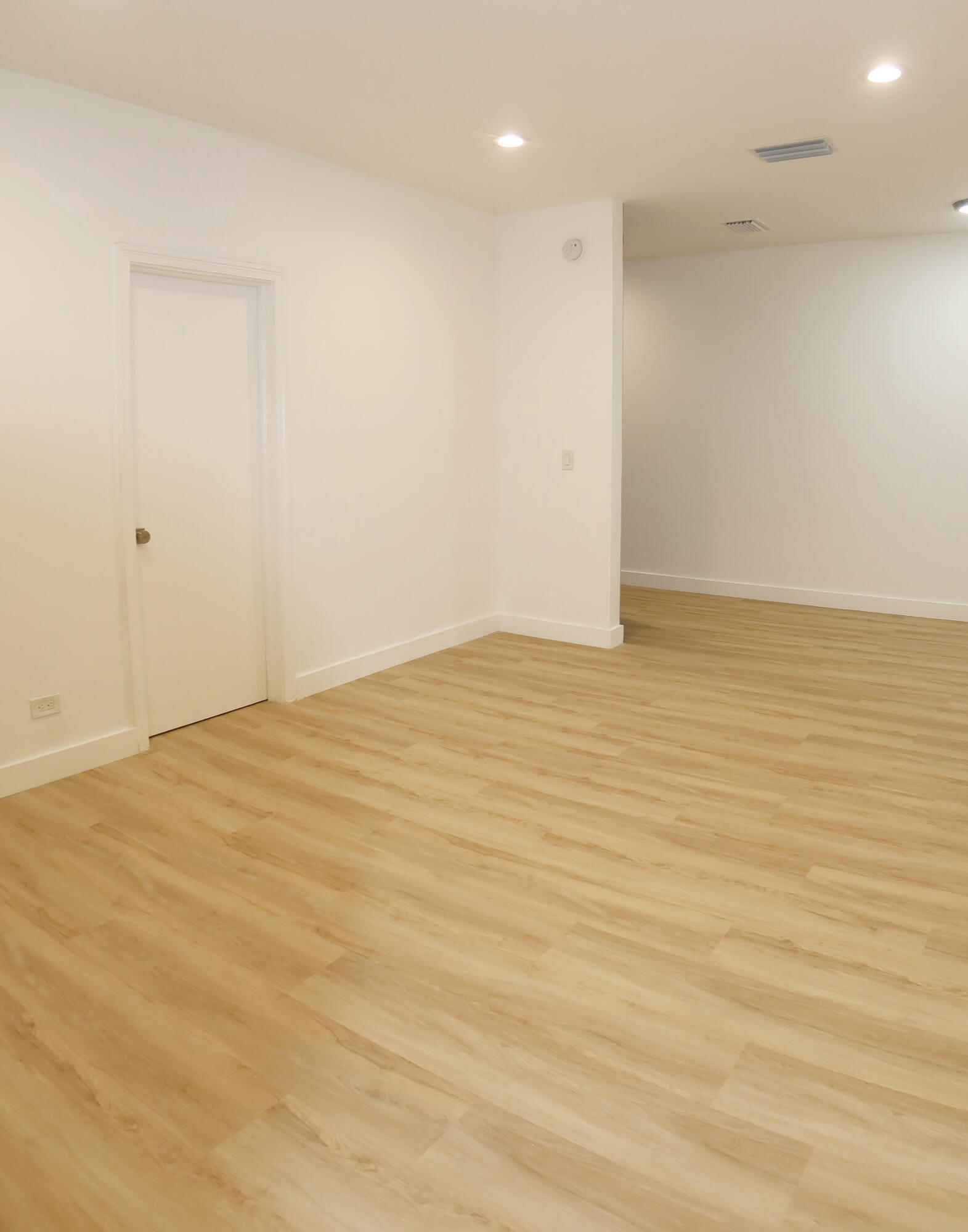 614 Palm Street, Unit 1 West Palm Beach, FL 33401 - Photo 10 of 17 a view of an empty room