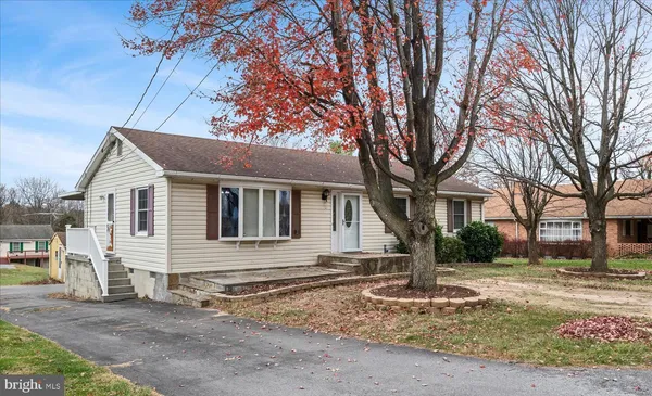 $2,325 | 163 Denny Lane, Winchester, VA 22603