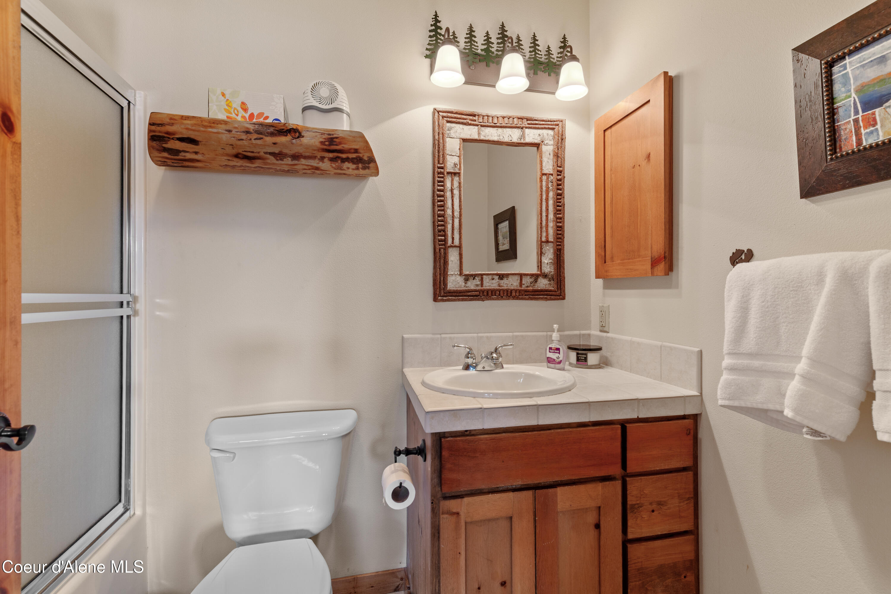 8247 West Shorecrest Road Coeur D'Alene, ID 83814 - Photo 19 of 54 2ND BATHROOM W? WALK-IN
