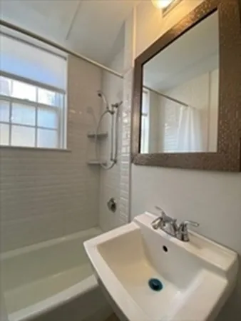 $4,350 | 205 Mt Auburn Street, Unit 1D, Cambridge, MA 02138