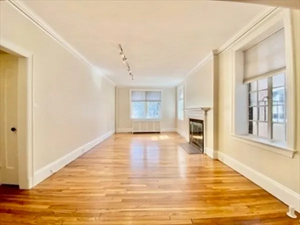 $4,350 | 205 Mt Auburn Street, Unit 1D, Cambridge, MA 02138