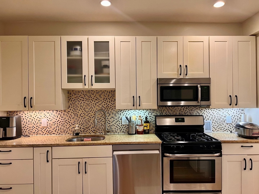 313 Tappan Street, Unit 3 Brookline, MA 02445 - Photo 9 of 23