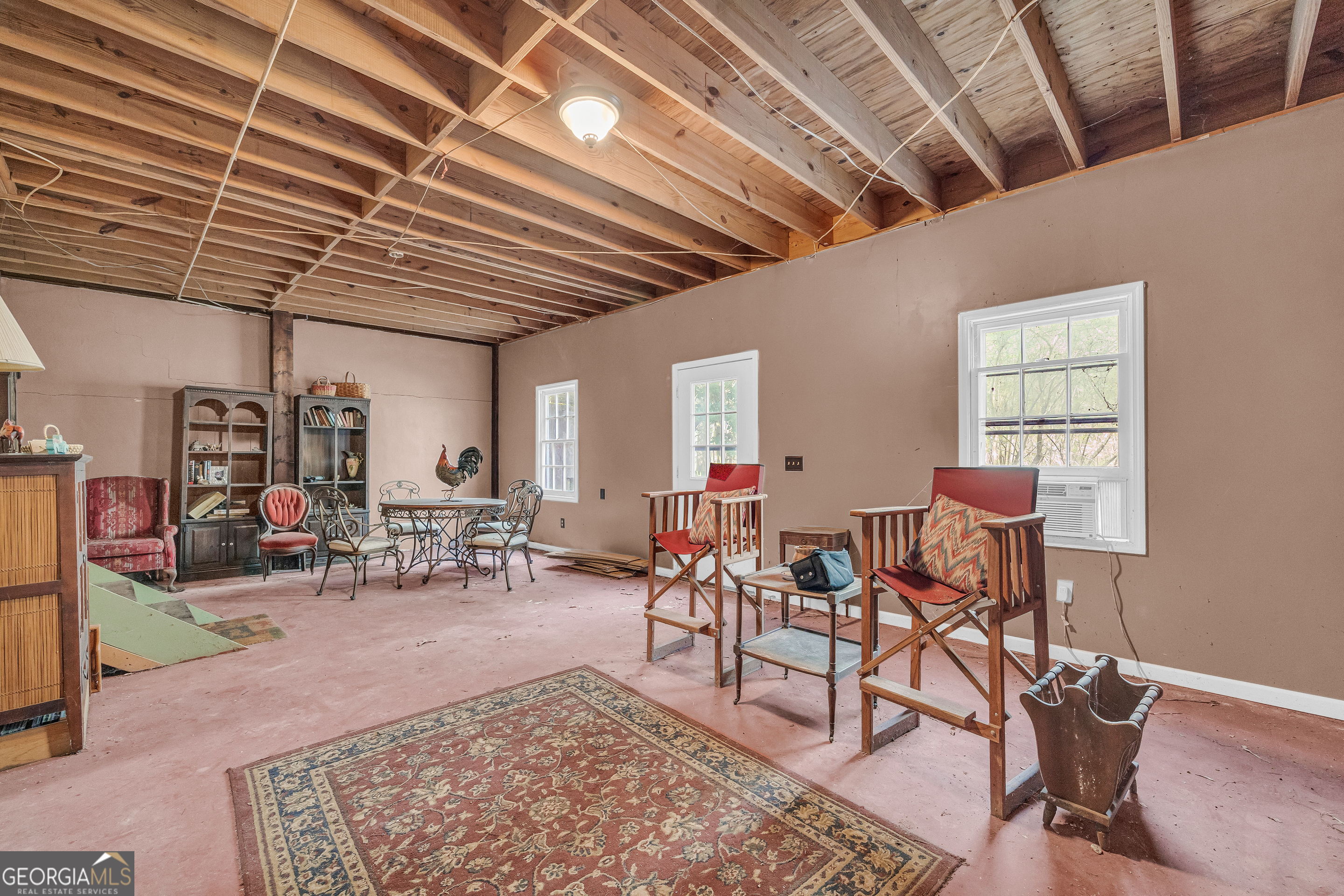 1640 Wire Bridge Road Watkinsville, GA 30677 - Photo 40 of 74 a living room with furniture