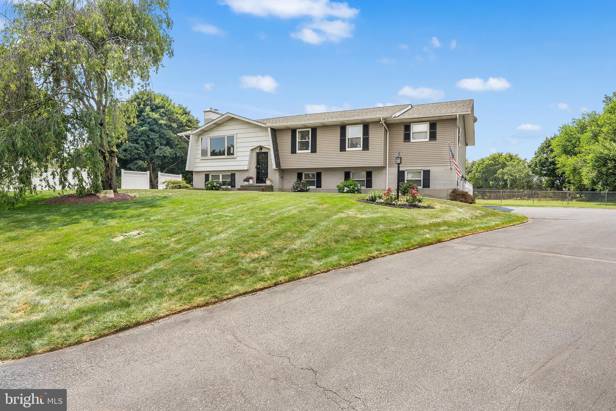 541 Mountain View Road Nazareth, PA 18064 - Photo 2 of 43