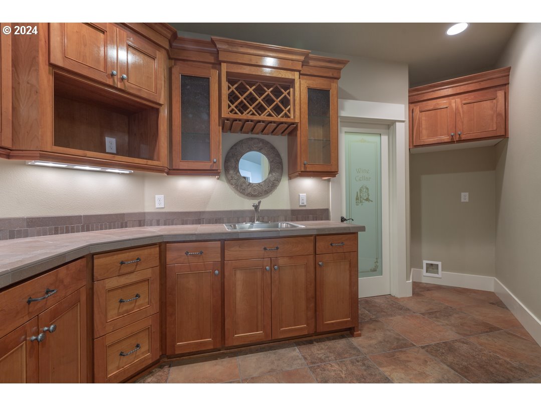 9427 Southeast Scotts Ridge Court Happy Valley, OR 97086 - Photo 22 of 42 Wet Bar
