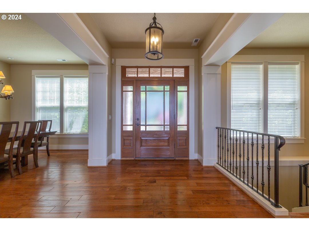 9427 Southeast Scotts Ridge Court Happy Valley, OR 97086 - Photo 3 of 42 Entrance/Foyer