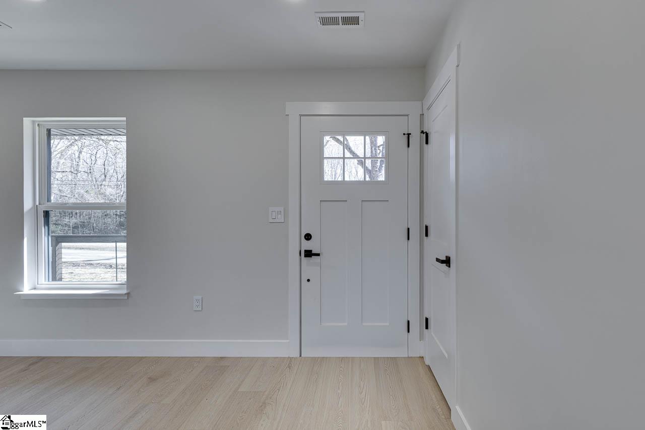 136 West Bluford Street Clinton, SC 29325 - Photo 5 of 43