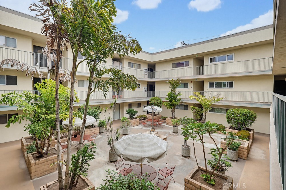 1187 East 3rd Street, Unit 210 Long Beach, CA 90802 - Photo 2 of 10 Interior Courtyard