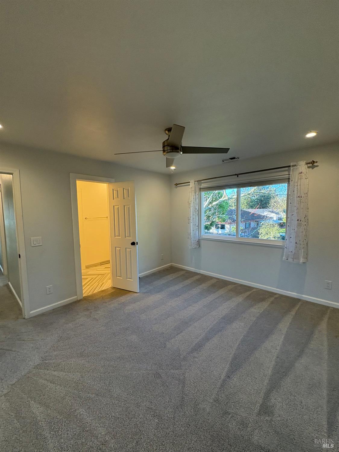 5705 Davis Circle Rohnert Park, CA 94928 - Photo 27 of 46 an empty room with windows