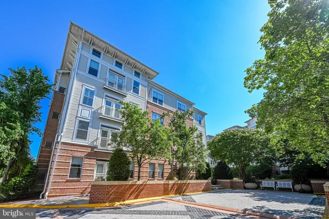 $449,900 | 9480 Virginia Center Boulevard, Unit 422, Vienna, VA 22181