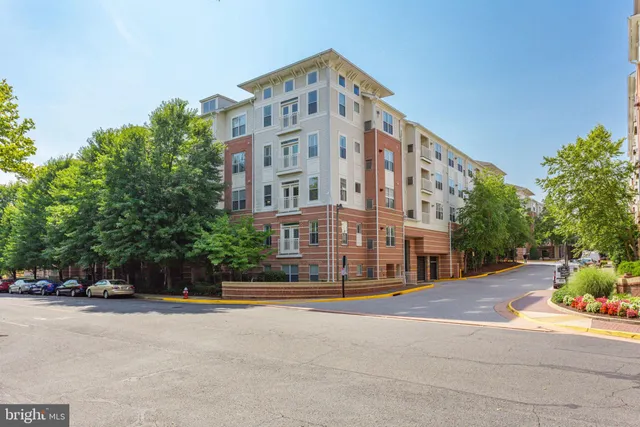 $449,900 | 9480 Virginia Center Boulevard, Unit 422, Vienna, VA 22181
