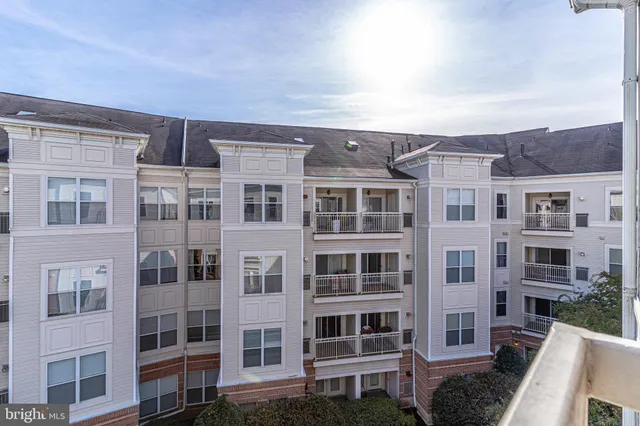 $449,900 | 9480 Virginia Center Boulevard, Unit 422, Vienna, VA 22181