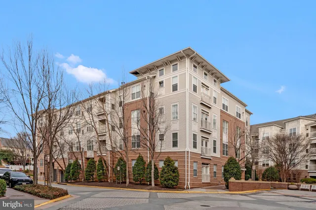 $449,900 | 9480 Virginia Center Boulevard, Unit 422, Vienna, VA 22181
