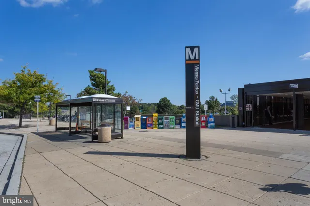 $455,000 | 9480 Virginia Center Boulevard, Unit 422, Vienna, VA 22181