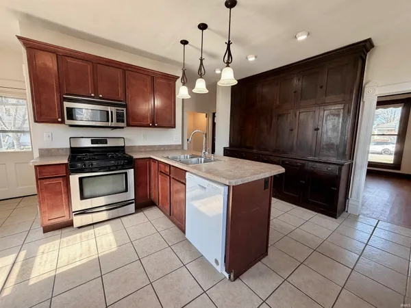 $199,900 | 323 West Madison Street, Plymouth, IN 46563