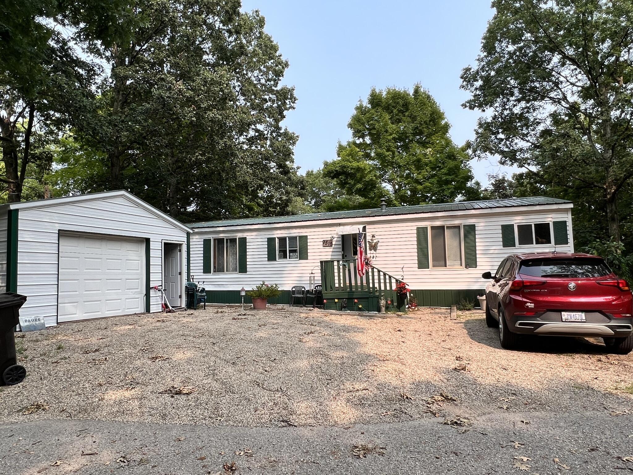 9519 West W Drive Jerome, MI 49249 - Photo 2 of 27 9518 West Dr - Hilltop (33)