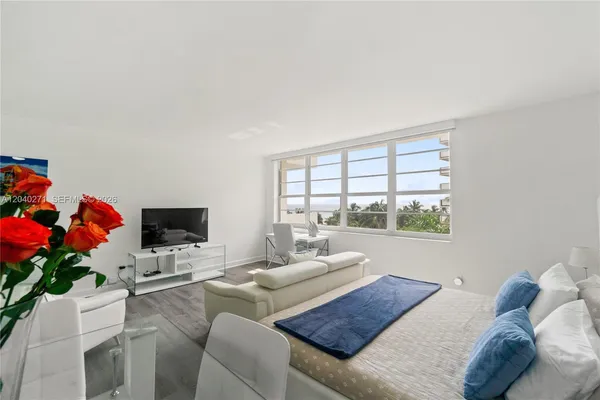 $2,800 | 100 Lincoln Road, Unit 538, Miami Beach, FL 33139