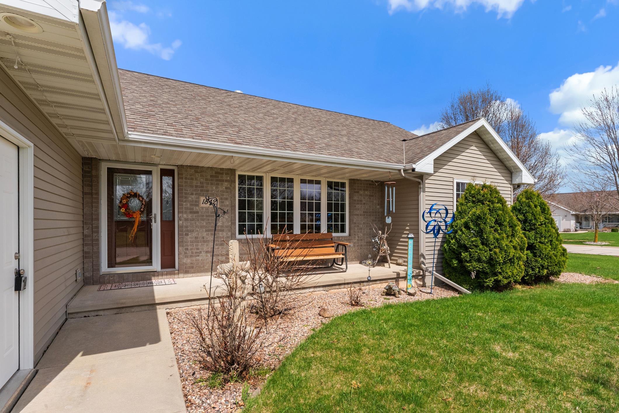 1842 Turquoise Trail Bellevue, WI 54311 - Photo 30 of 43 Great area for sitting or decorations