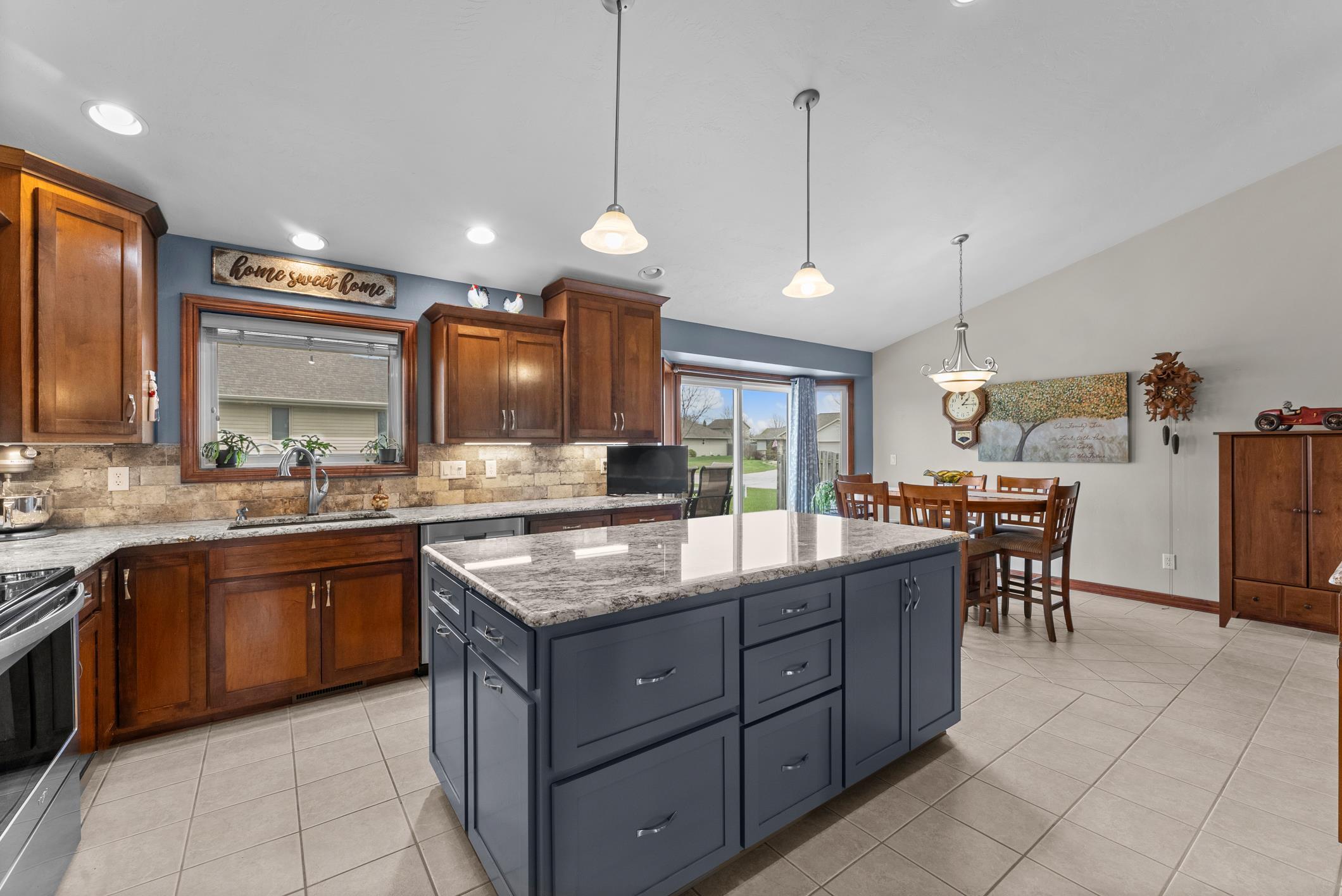 1842 Turquoise Trail Bellevue, WI 54311 - Photo 7 of 43 Under cabinet lighting