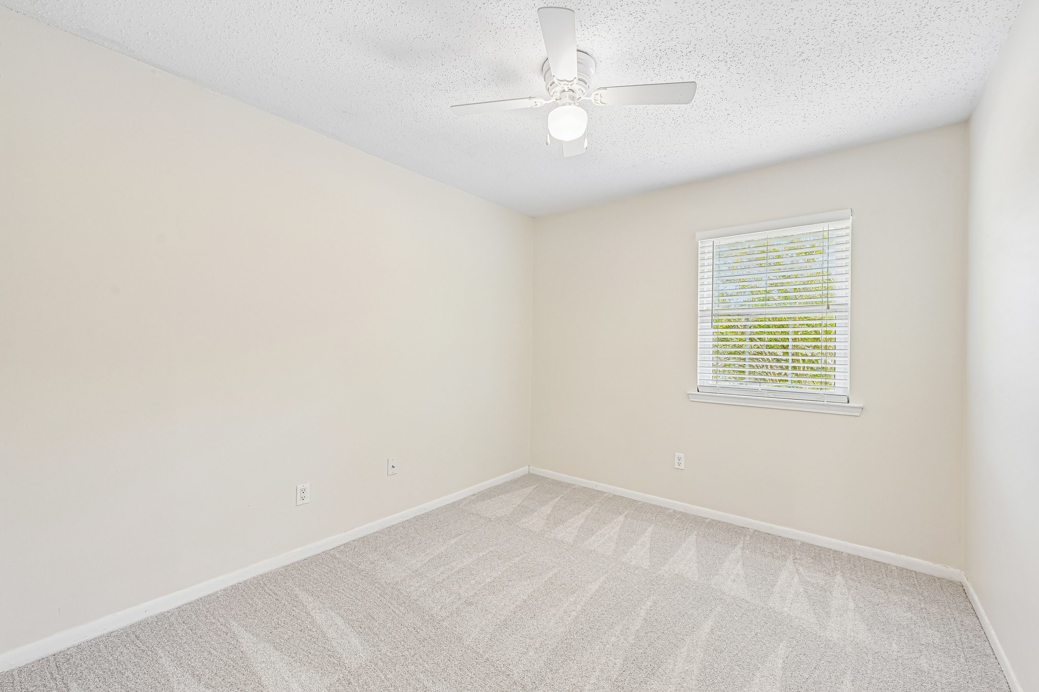 8 Arlington Street Conroe, TX 77301 - Photo 30 of 37 Bedroom #4 (Upstairs) - see earlier photos for virtually staged.