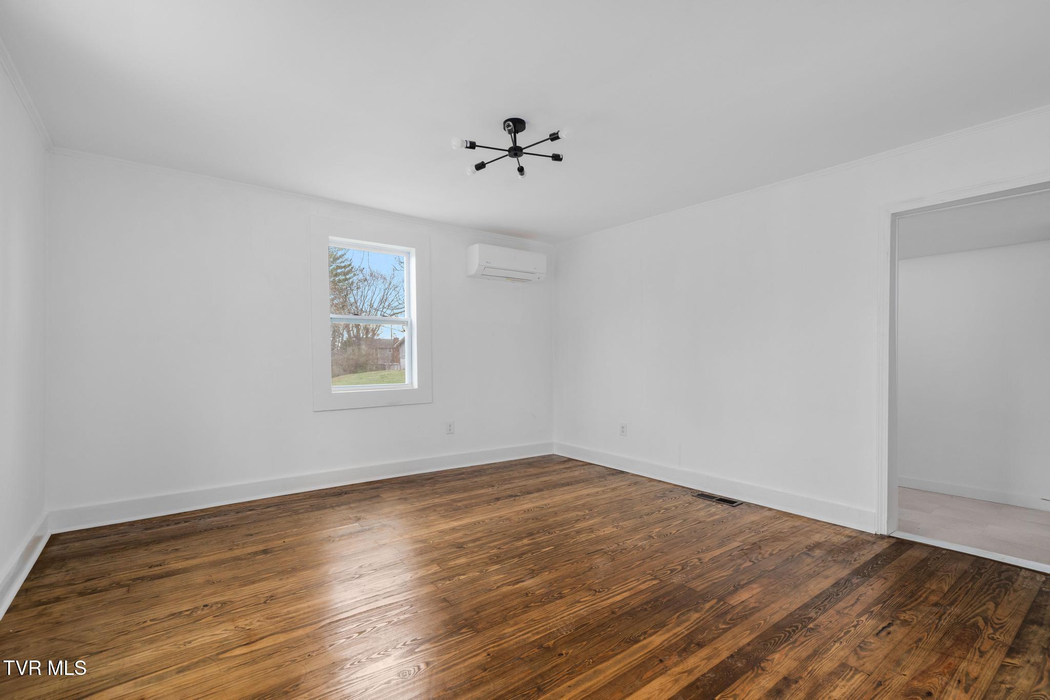 2152 Randolph Street Bristol, VA 24201 - Photo 20 of 30 IMG_4415