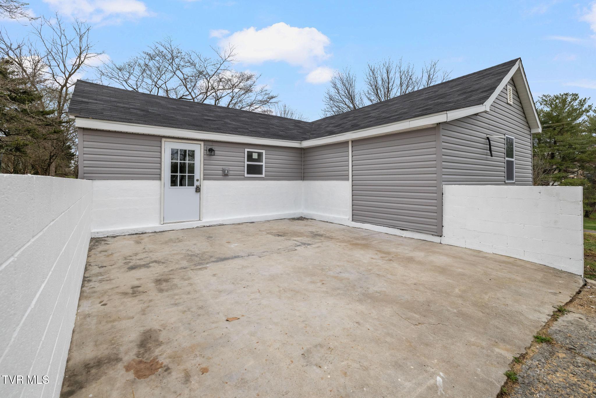 2152 Randolph Street Bristol, VA 24201 - Photo 2 of 30 IMG_4452