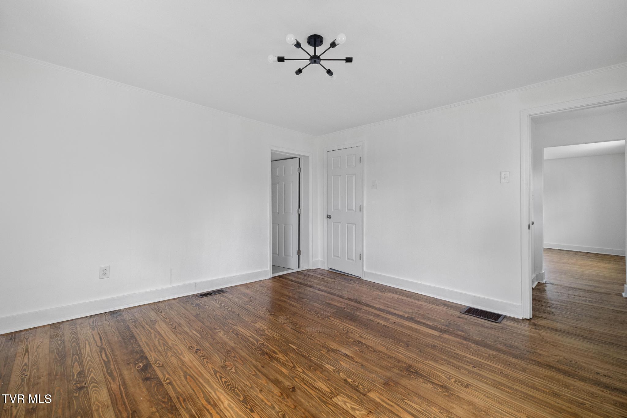 2152 Randolph Street Bristol, VA 24201 - Photo 23 of 30 IMG_4434