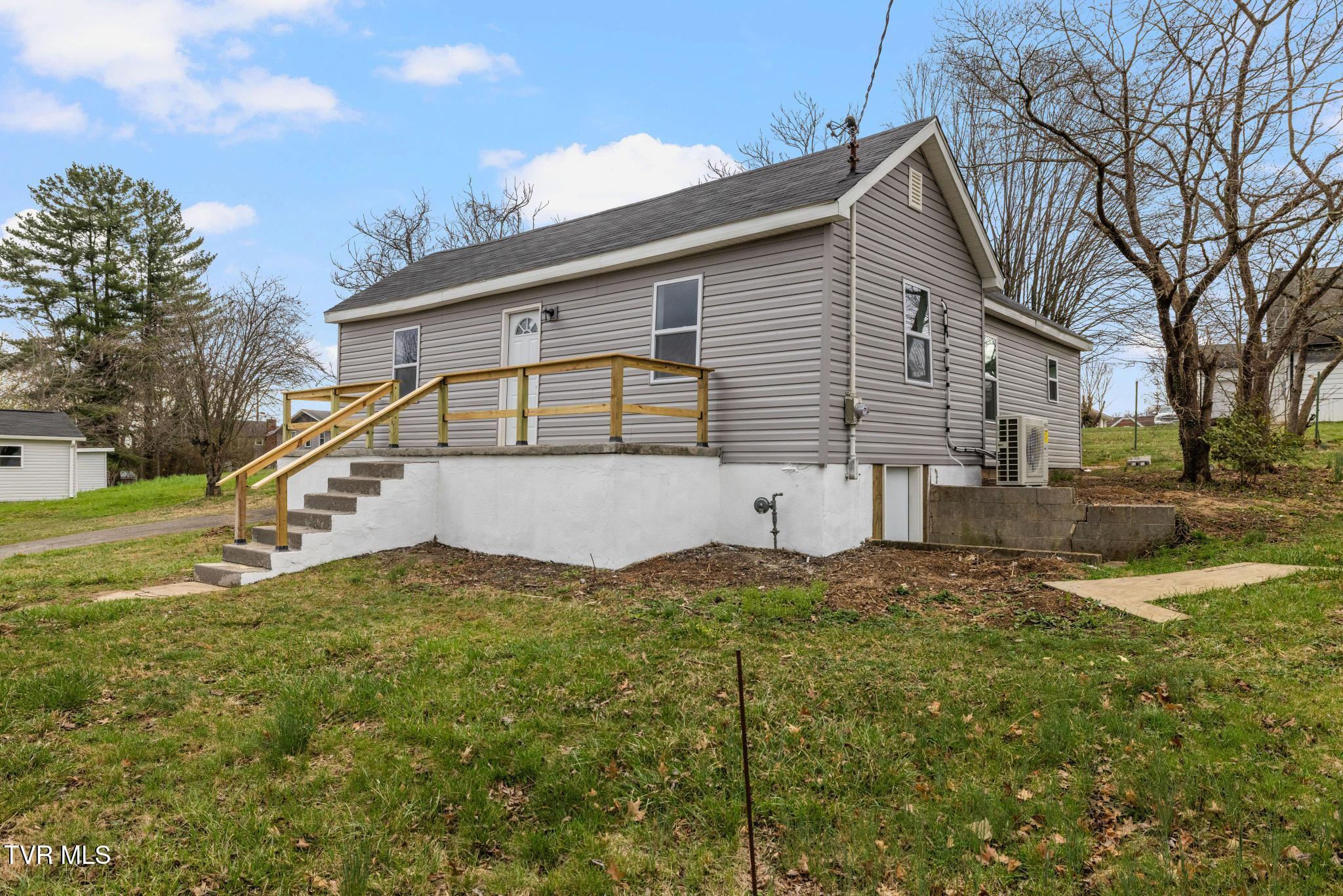 2152 Randolph Street Bristol, VA 24201 - Photo 29 of 30 IMG_4455