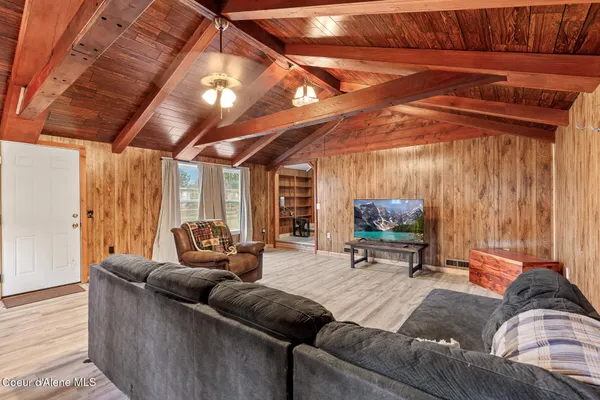 $989,000 | 2630 Highway 2, Oldtown, ID 83822