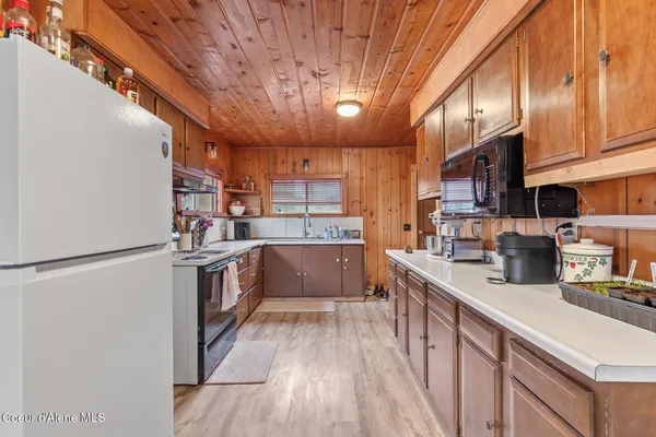 $989,000 | 2630 Highway 2, Oldtown, ID 83822