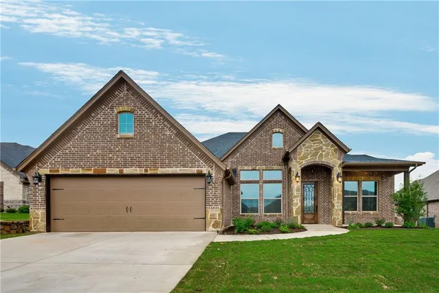 $2,750 | 1205 Prestwick Court, Granbury, TX 76048