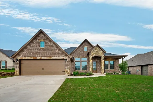$2,750 | 1205 Prestwick Court, Granbury, TX 76048