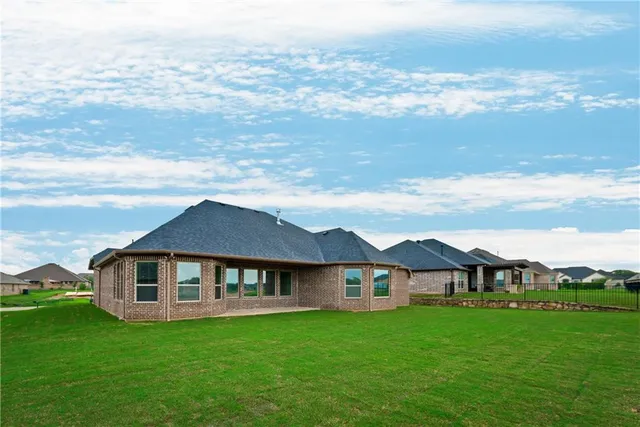 $2,750 | 1205 Prestwick Court, Granbury, TX 76048